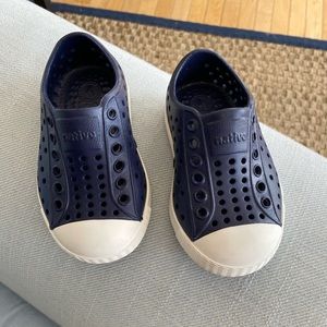 Brand new natives, navy size 5